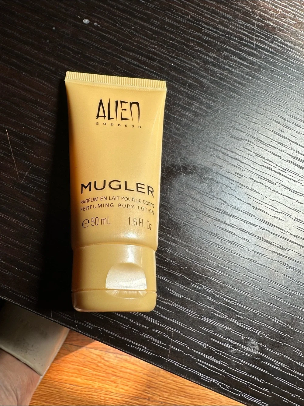 Mugler perfuming body
